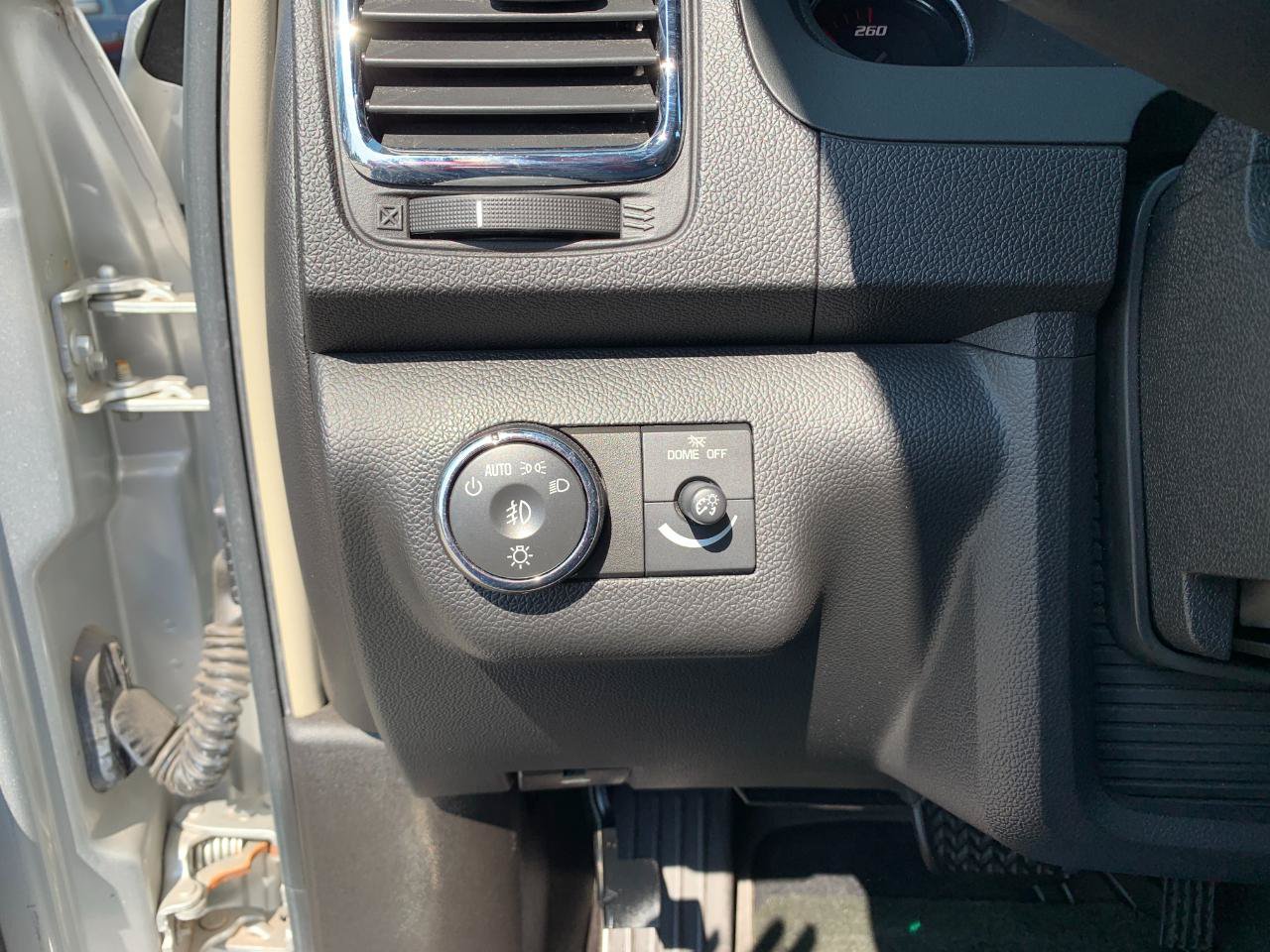 Used 2009 GMC Acadia SLE FWD image 15