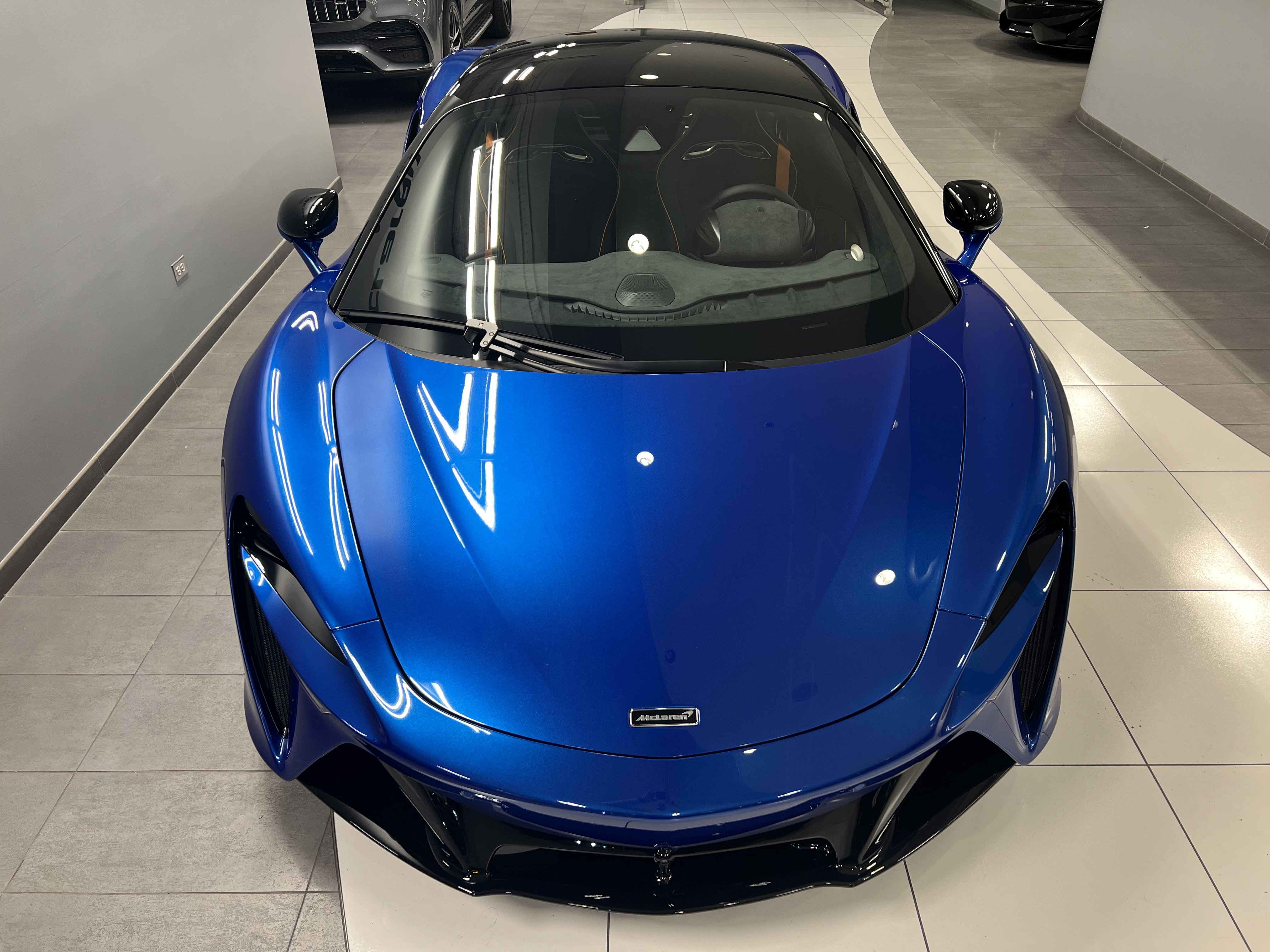 Used 2024 McLaren Artura image 9