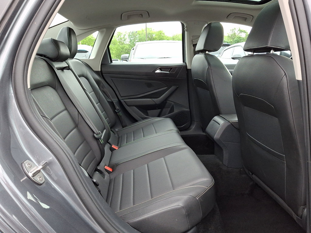 Used 2024 Volkswagen Jetta SE FWD image 12