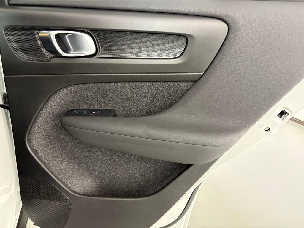 Used 2023 Volvo XC40 B5 Ultimate w/ Protection Package Premier image 37