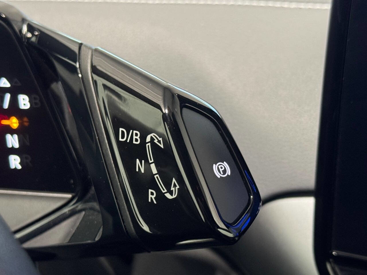 Used 2023 Volkswagen ID.4 S image 40