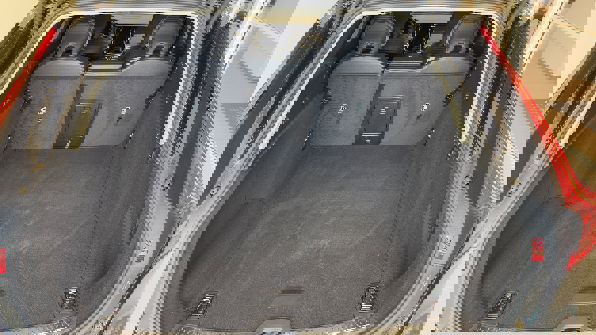 Used 2024 Volvo V90 B6 Cross Country Plus image 19