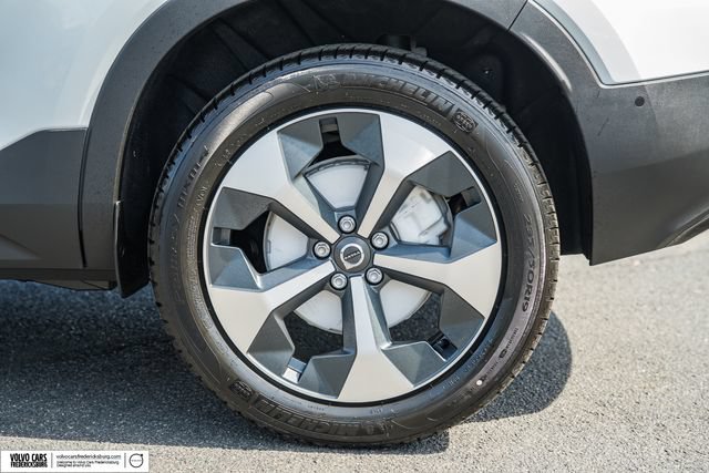 New 2026 Volvo XC40 B5 Plus w/ Climate Package AWD/4WD image 19