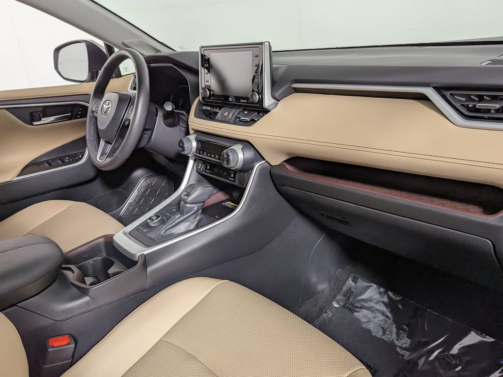 Used 2020 Toyota RAV4 Limited AWD/4WD image 31