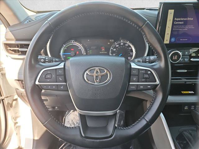 Used 2023 Toyota Highlander XLE AWD/4WD image 14
