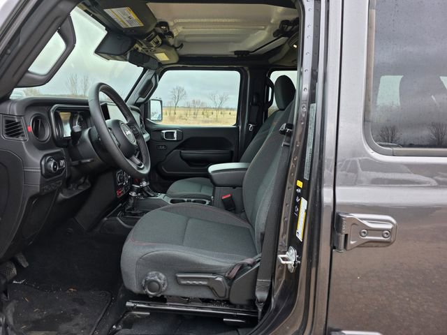 Used 2025 Jeep Wrangler Unlimited Rubicon image 2