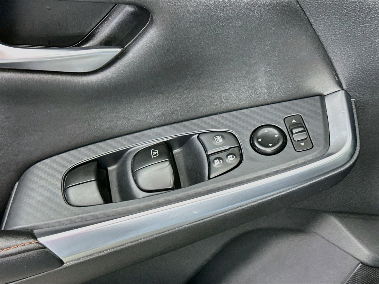 Used 2025 Nissan Sentra SR w/ SR Premium Package FWD image 18