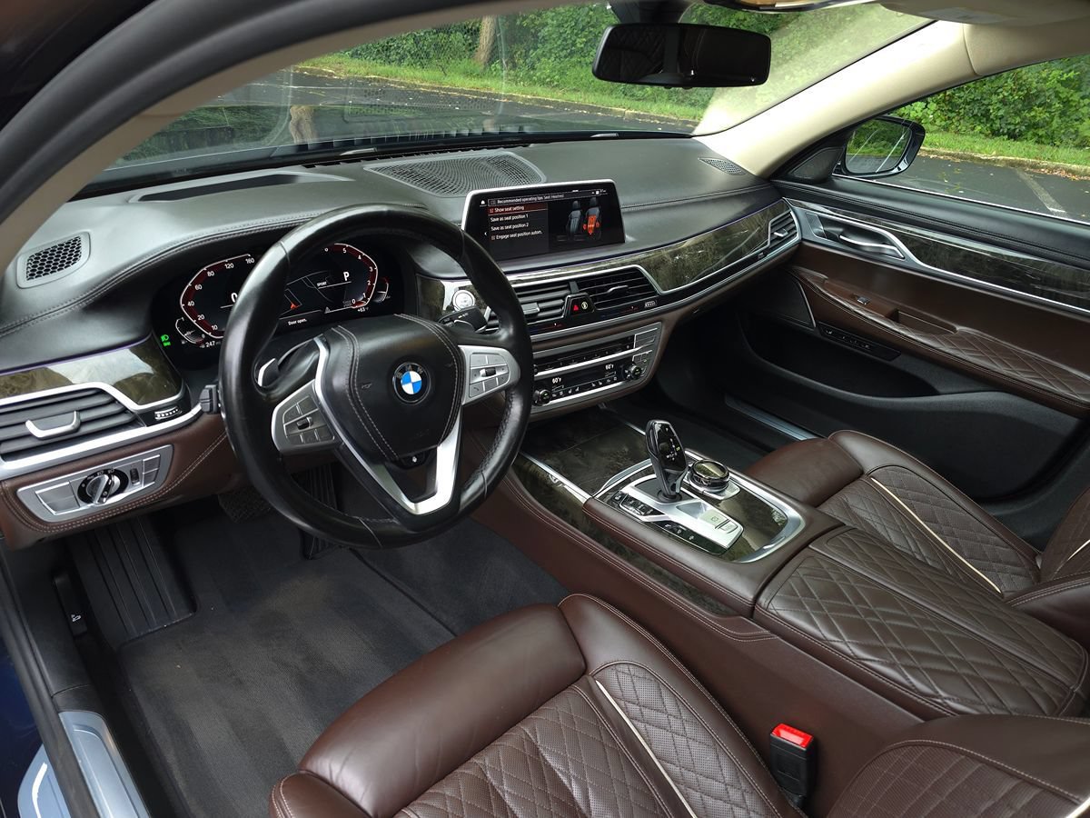 Used 2020 BMW 750i xDrive w/ Executive Package AWD/4WD image 2