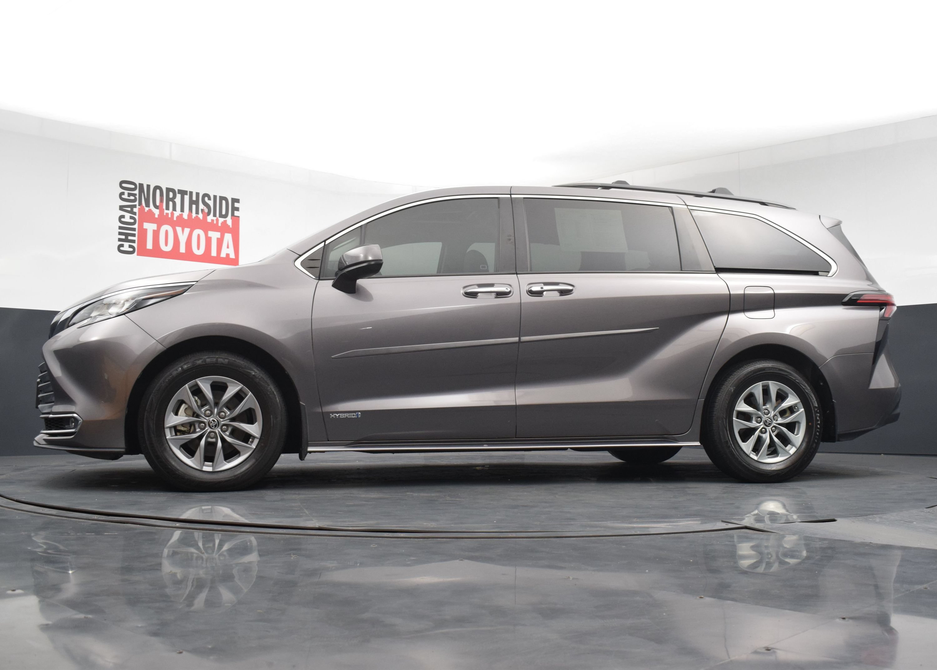 Used 2021 Toyota Sienna XLE FWD image 29