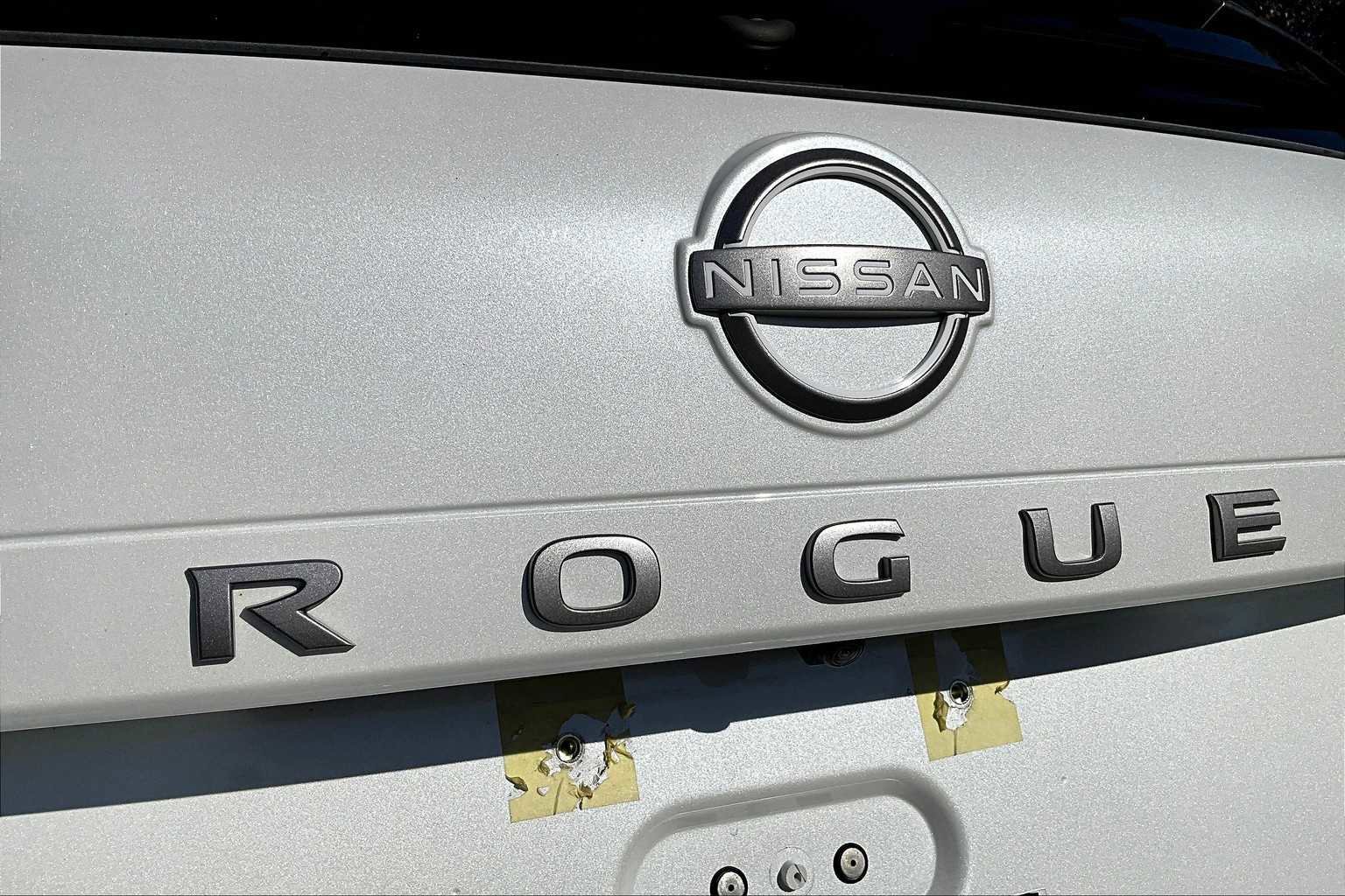 Used 2025 Nissan Rogue SV image 32
