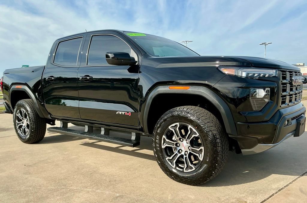 Used 2025 GMC Canyon AT4 AWD/4WD image 6