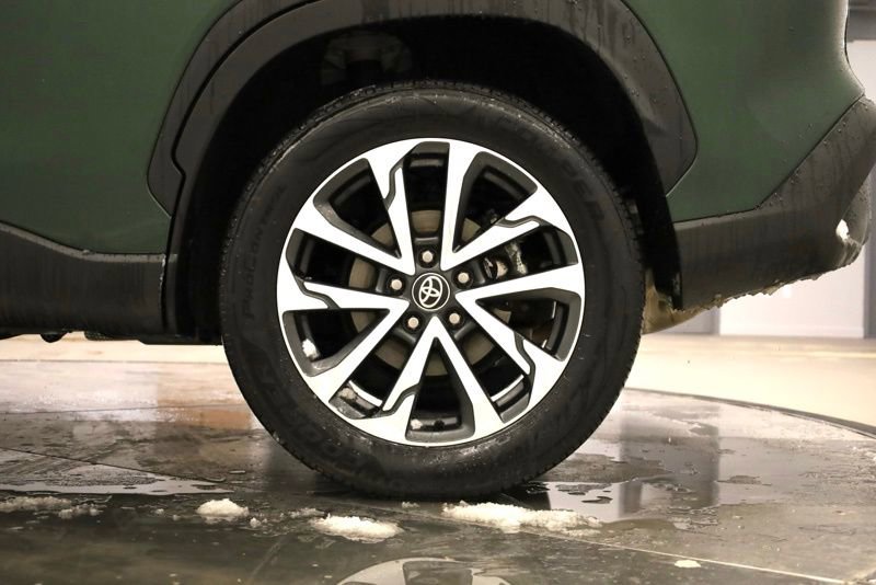 Used 2022 Toyota Corolla Cross XLE w/ Convenience Package image 36