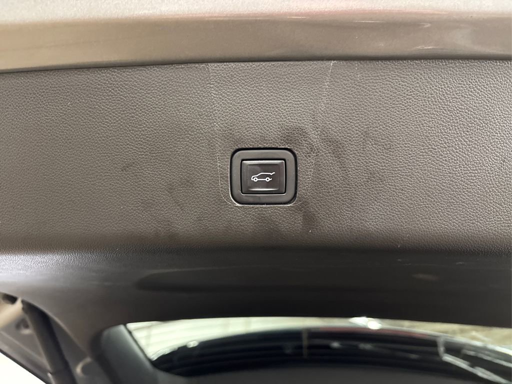 Used 2023 Chevrolet Traverse LT image 14