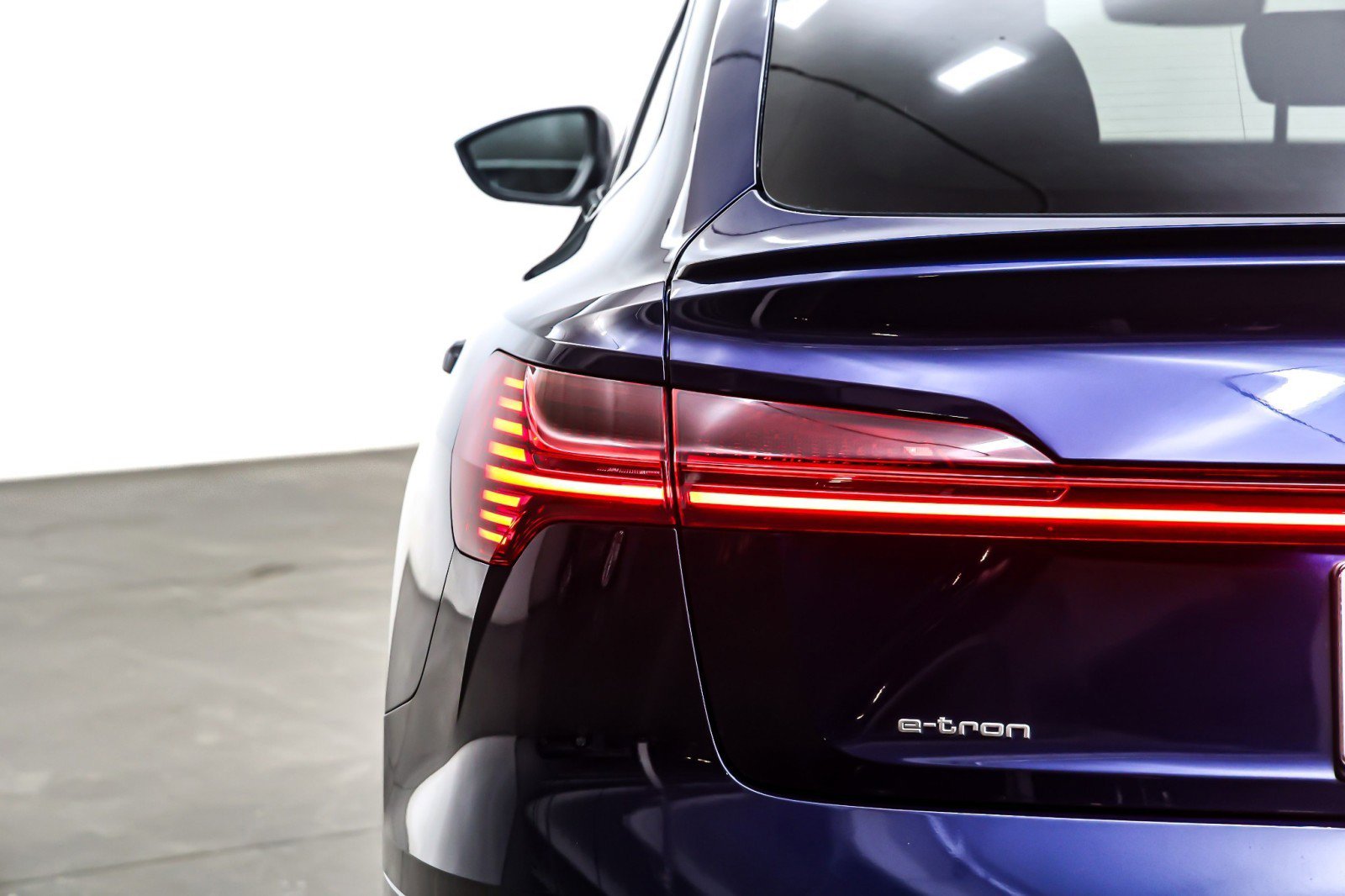 Used 2022 Audi e-tron Premium w/ Convenience Plus Package image 16