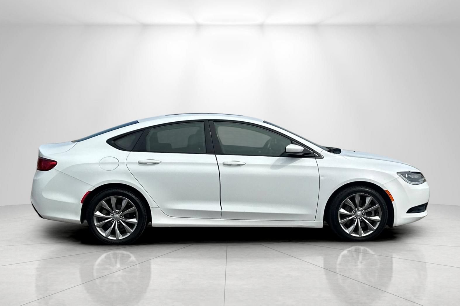 Used 2015 Chrysler 200 S FWD image 2