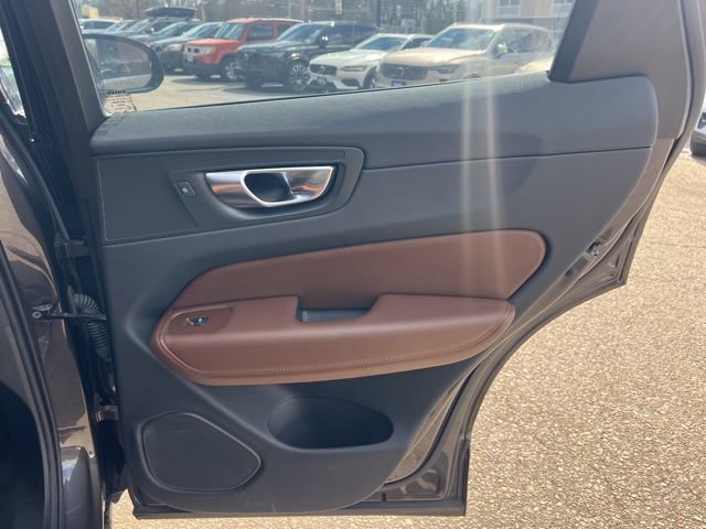 Certified 2025 Volvo XC60 B5 Ultra image 19