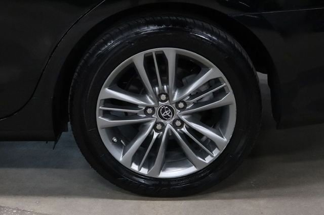 Used 2015 Toyota Camry SE FWD image 29
