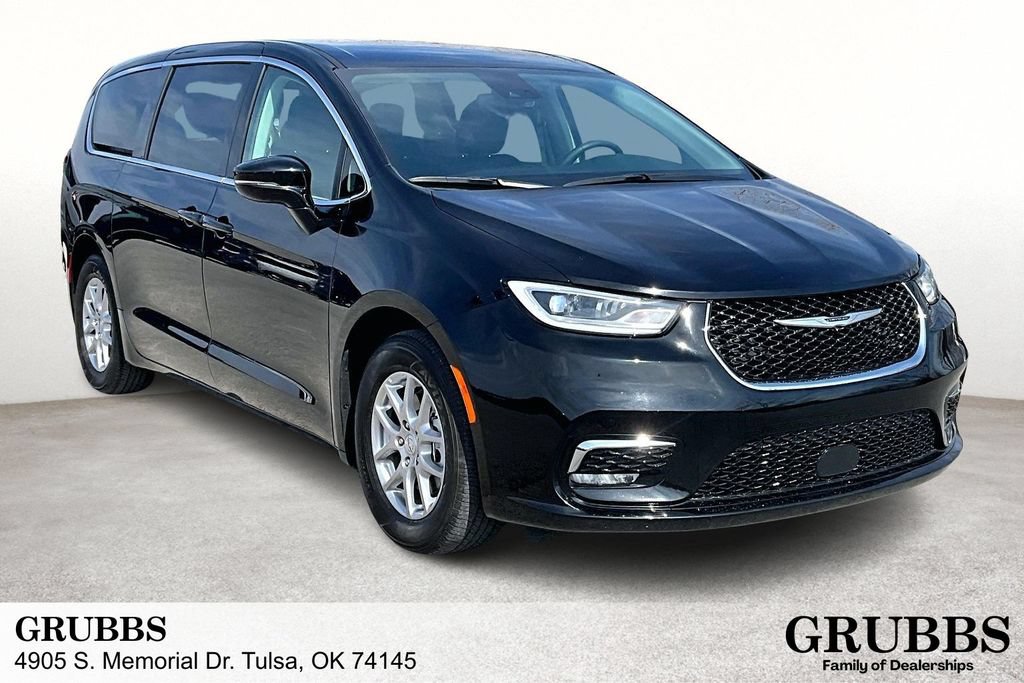 Used 2024 Chrysler Pacifica Touring-L FWD image 1