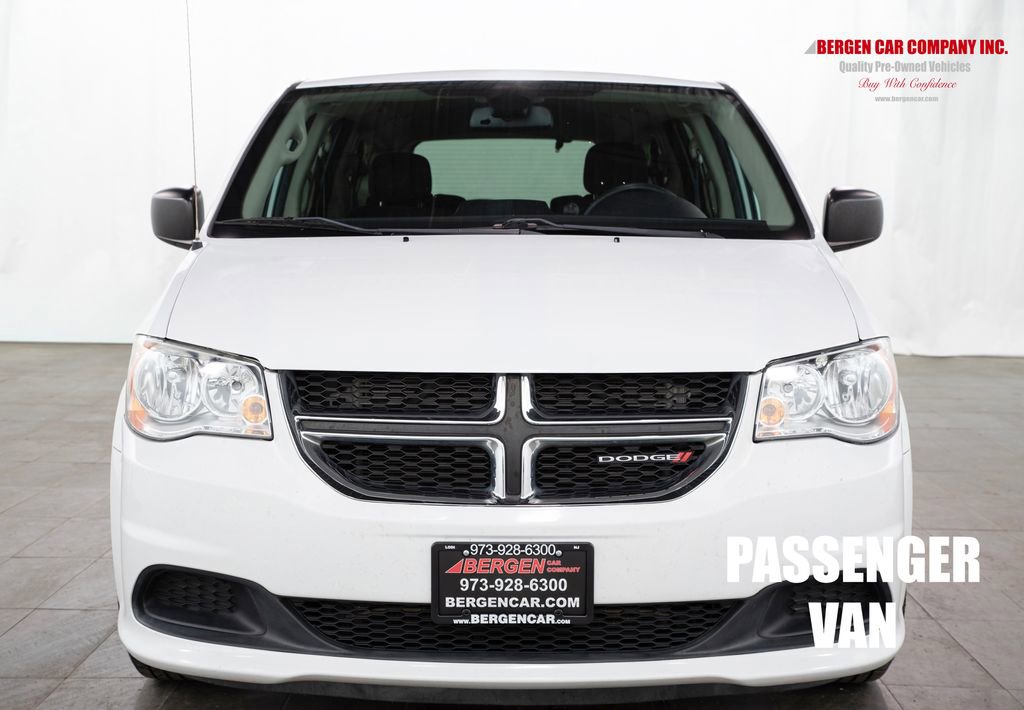 Used 2018 Dodge Grand Caravan SE w/ UConnect Hands-Free Group FWD image 2