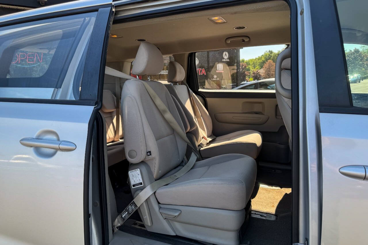 Used 2018 Kia Sedona L FWD image 14