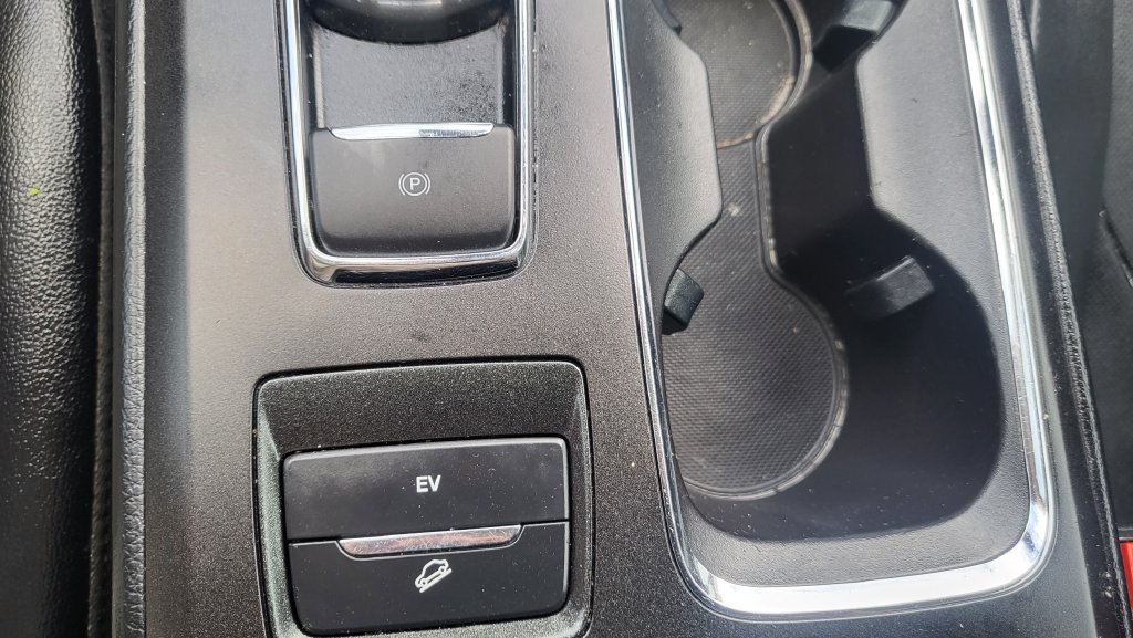 Used 2020 Ford Fusion Energi Titanium FWD image 37