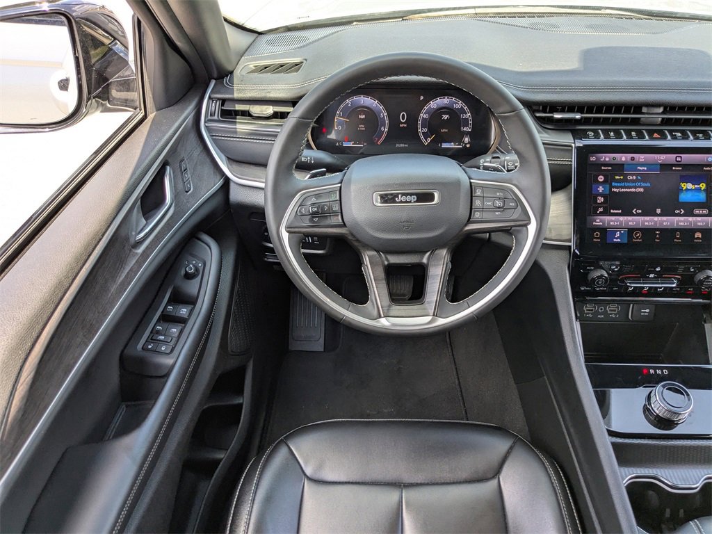 Used 2024 Jeep Grand Cherokee Limited image 16