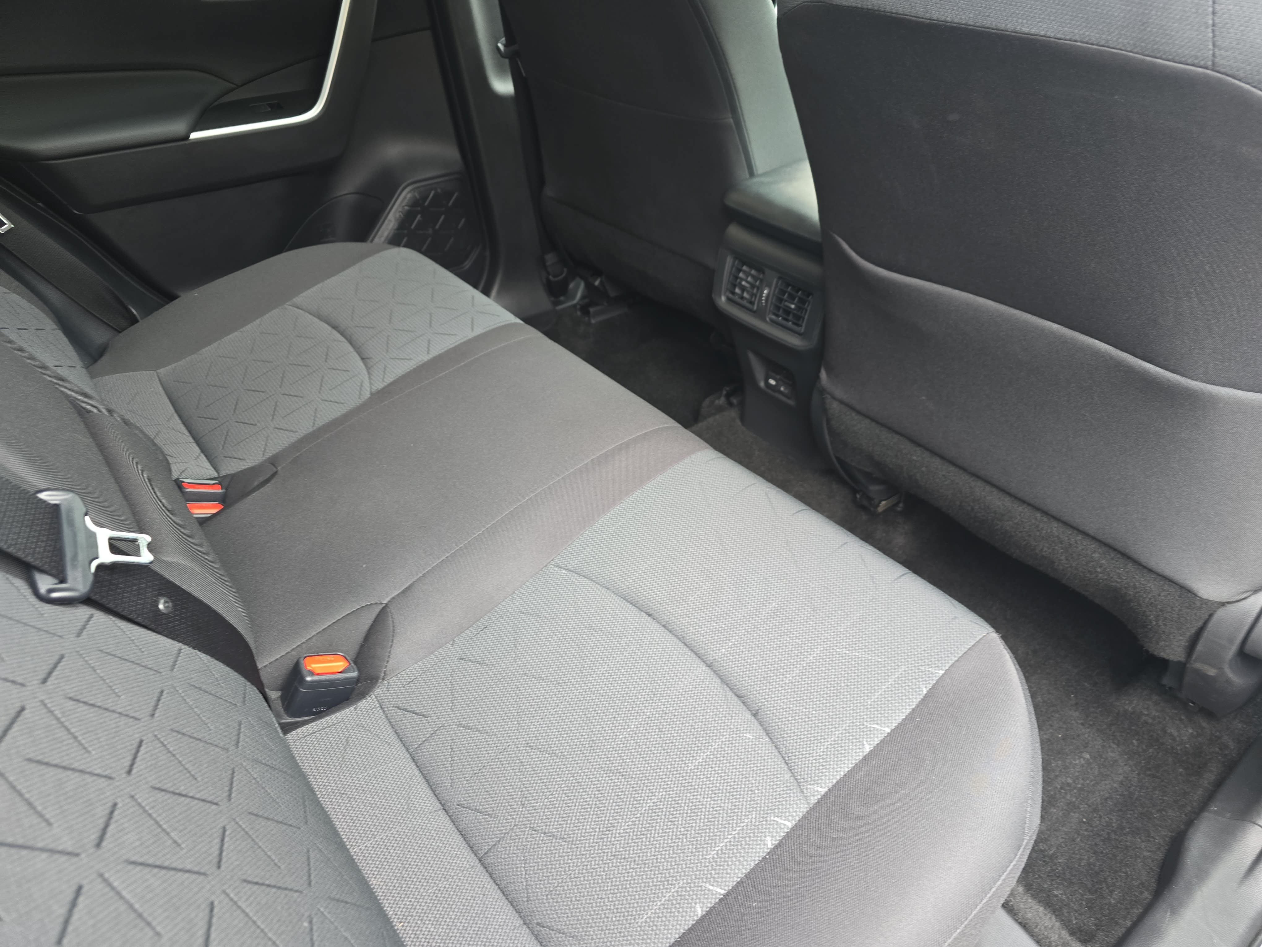 Used 2025 Toyota RAV4 XLE w/ Convenience Package FWD image 11
