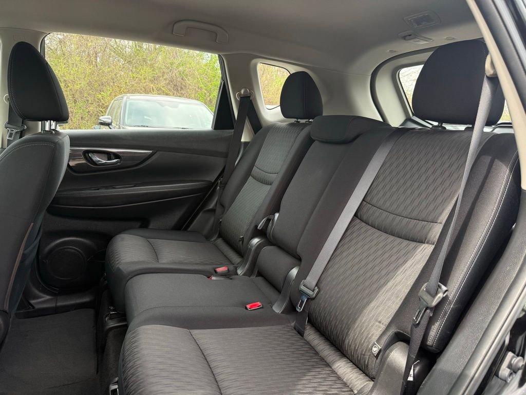 Used 2018 Nissan Rogue S image 10