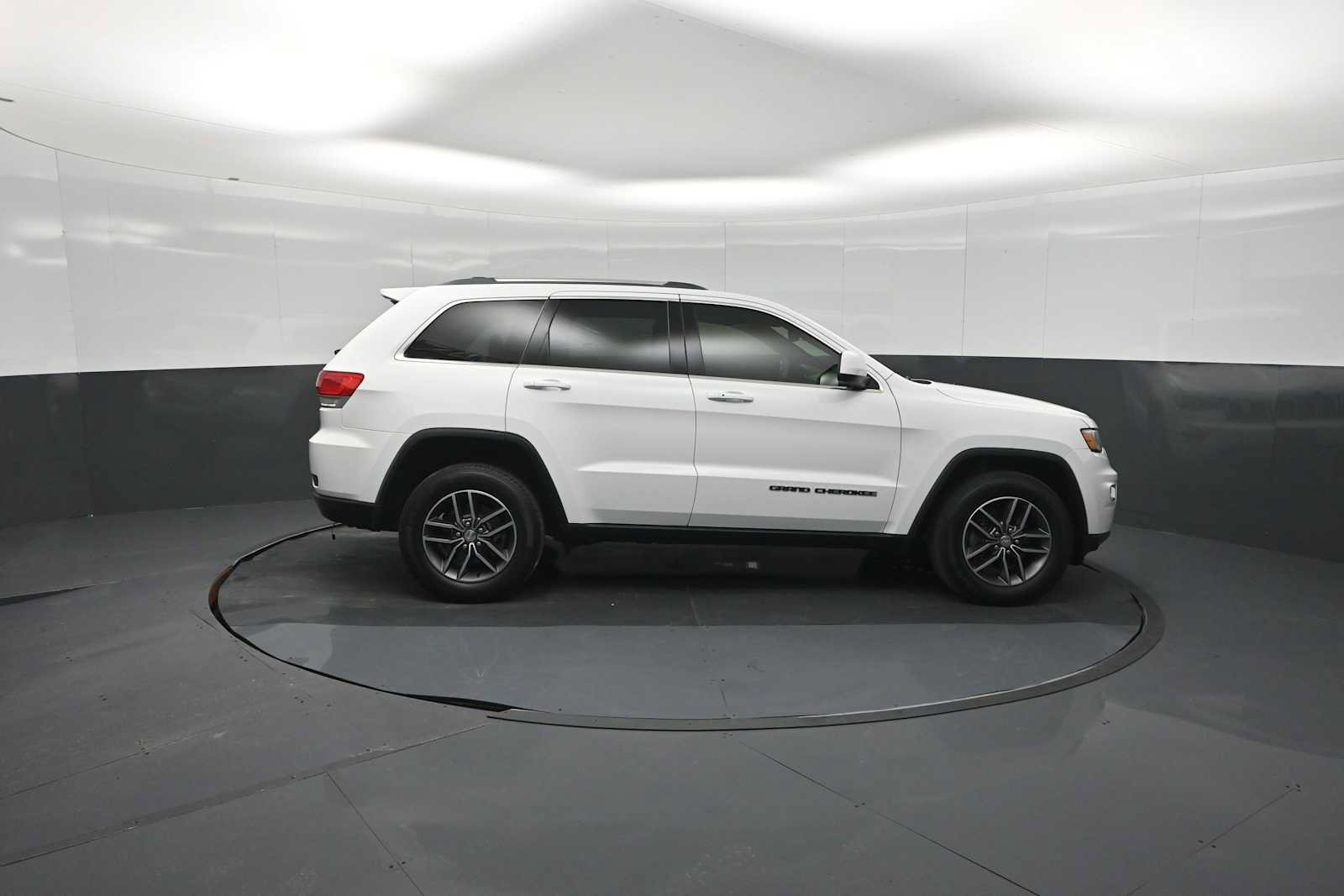 Used 2018 Jeep Grand Cherokee Laredo AWD/4WD image 40