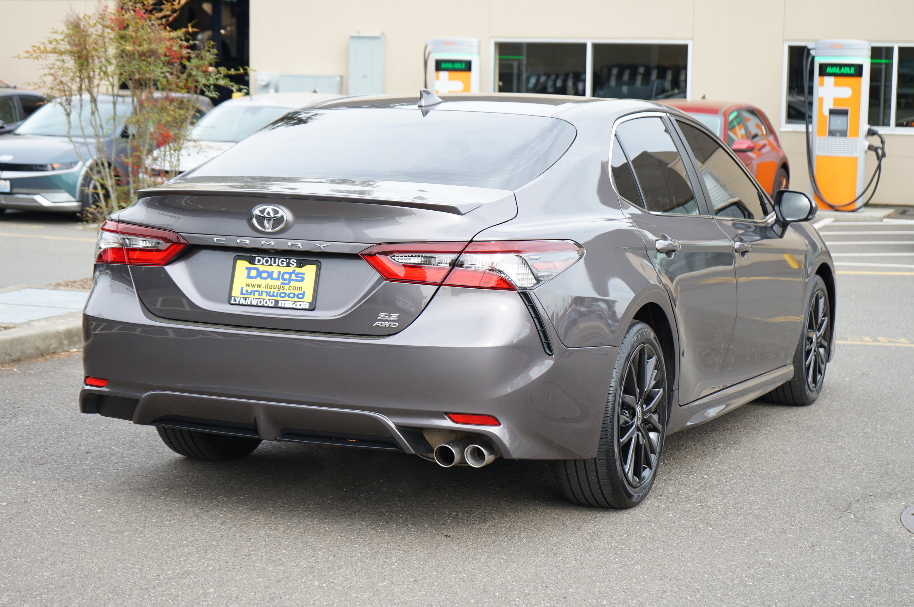 Used 2023 Toyota Camry SE AWD/4WD image 4