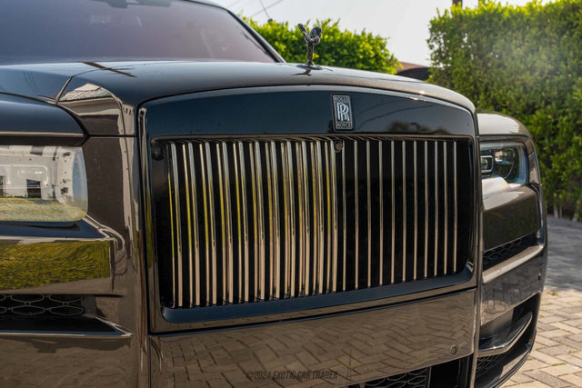 Used 2020 Rolls-Royce Cullinan Black Badge image 78