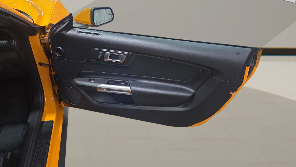Used 2018 Ford Mustang Coupe RWD image 18