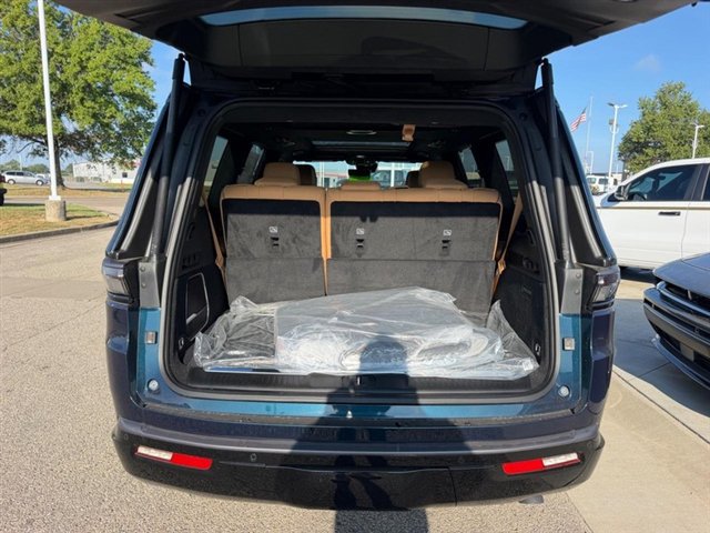 New 2026 Jeep Grand Wagoneer Summit AWD/4WD image 6