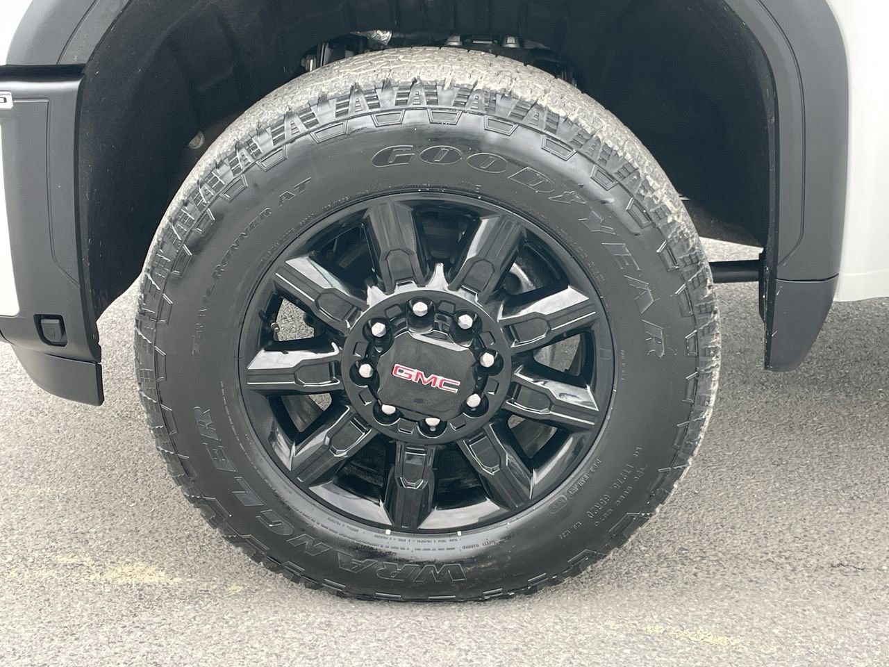 Used 2025 GMC Sierra 2500 AT4 AWD/4WD image 26