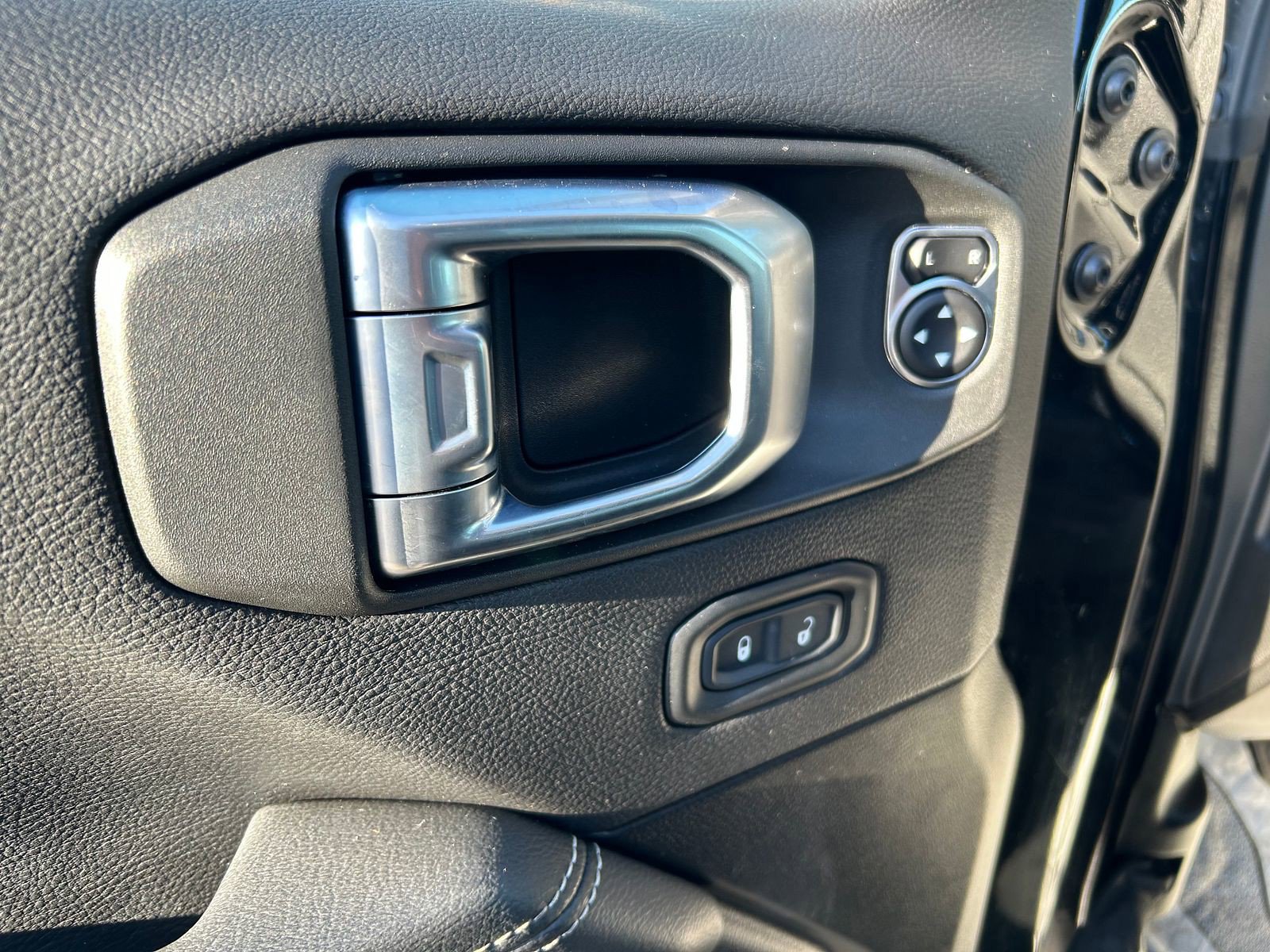 Used 2022 Jeep Wrangler Unlimited Sahara w/ Cold Weather Group image 9