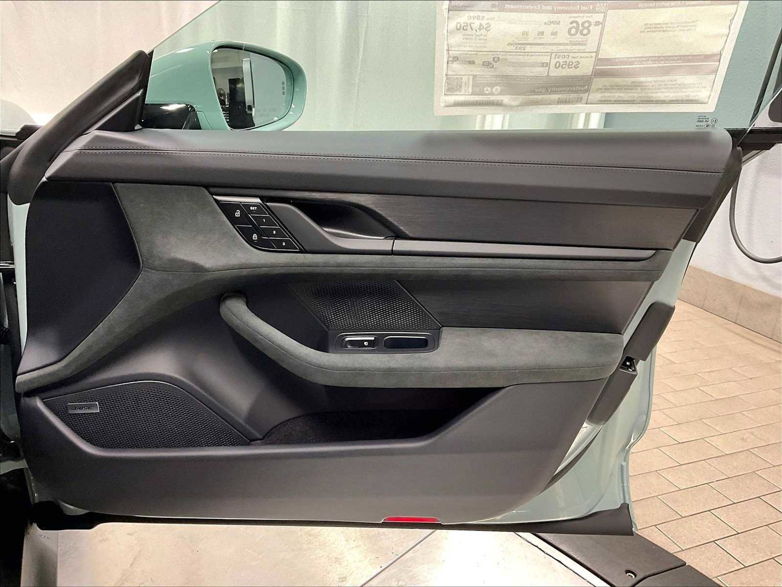 Used 2025 Porsche Taycan GTS image 31