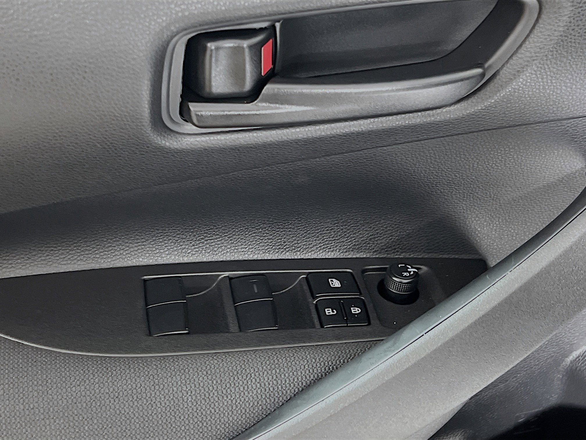 Used 2025 Toyota Corolla LE w/ Convenience Package image 17