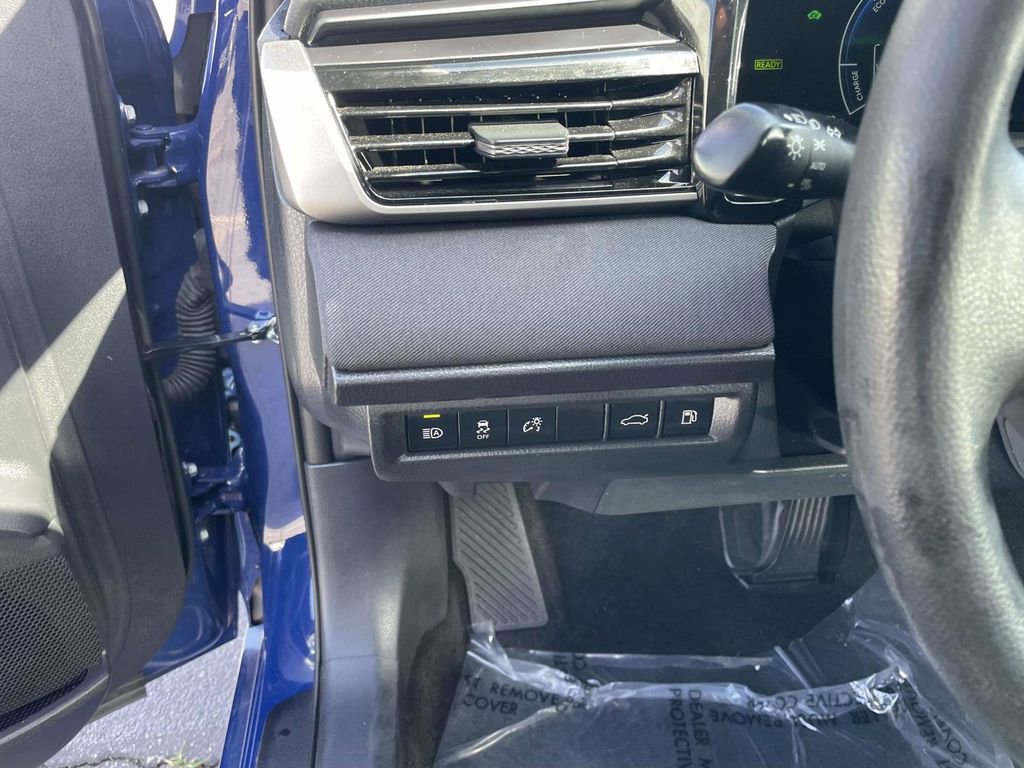 Used 2025 Toyota Camry LE w/ Convenience Package FWD image 31