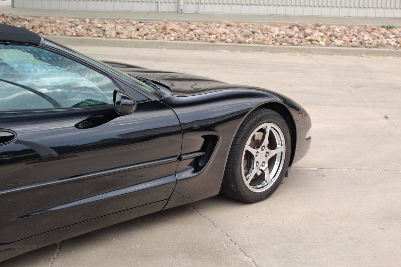 Used 2002 Chevrolet Corvette Convertible w/ Preferred Equipment Group2 RWD image 9