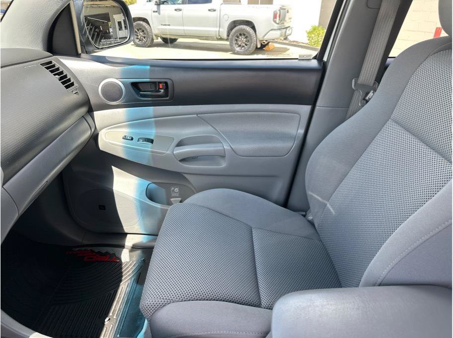 Used 2011 Toyota Tacoma 4x4 Double Cab w/ TRD Off-Road Pkg w/JBL Audio image 26