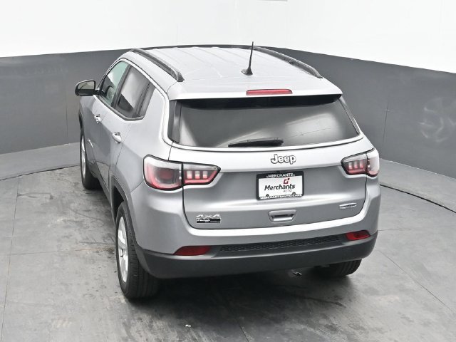 Used 2021 Jeep Compass Latitude w/ Convenience Group AWD/4WD image 27