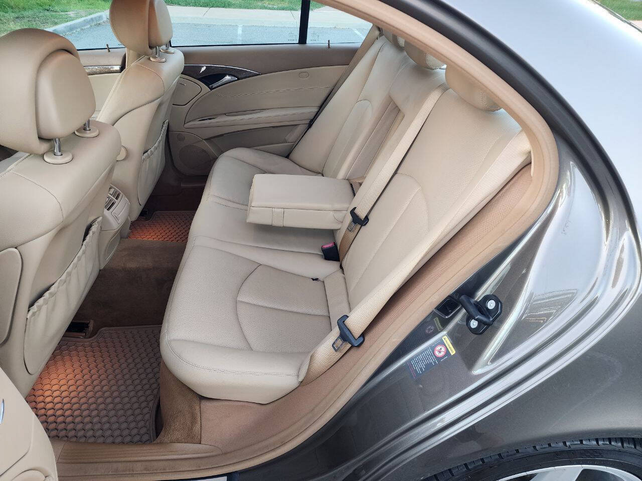 Used 2009 Mercedes-Benz E 350 Sedan image 18