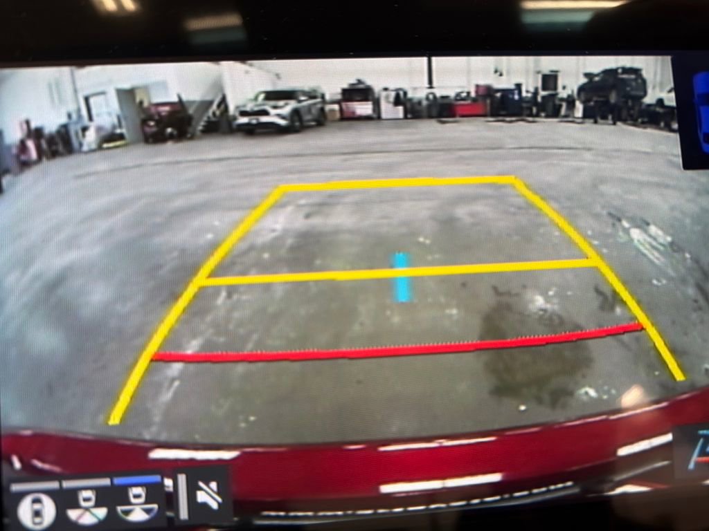 Used 2022 Toyota Avalon Touring image 31