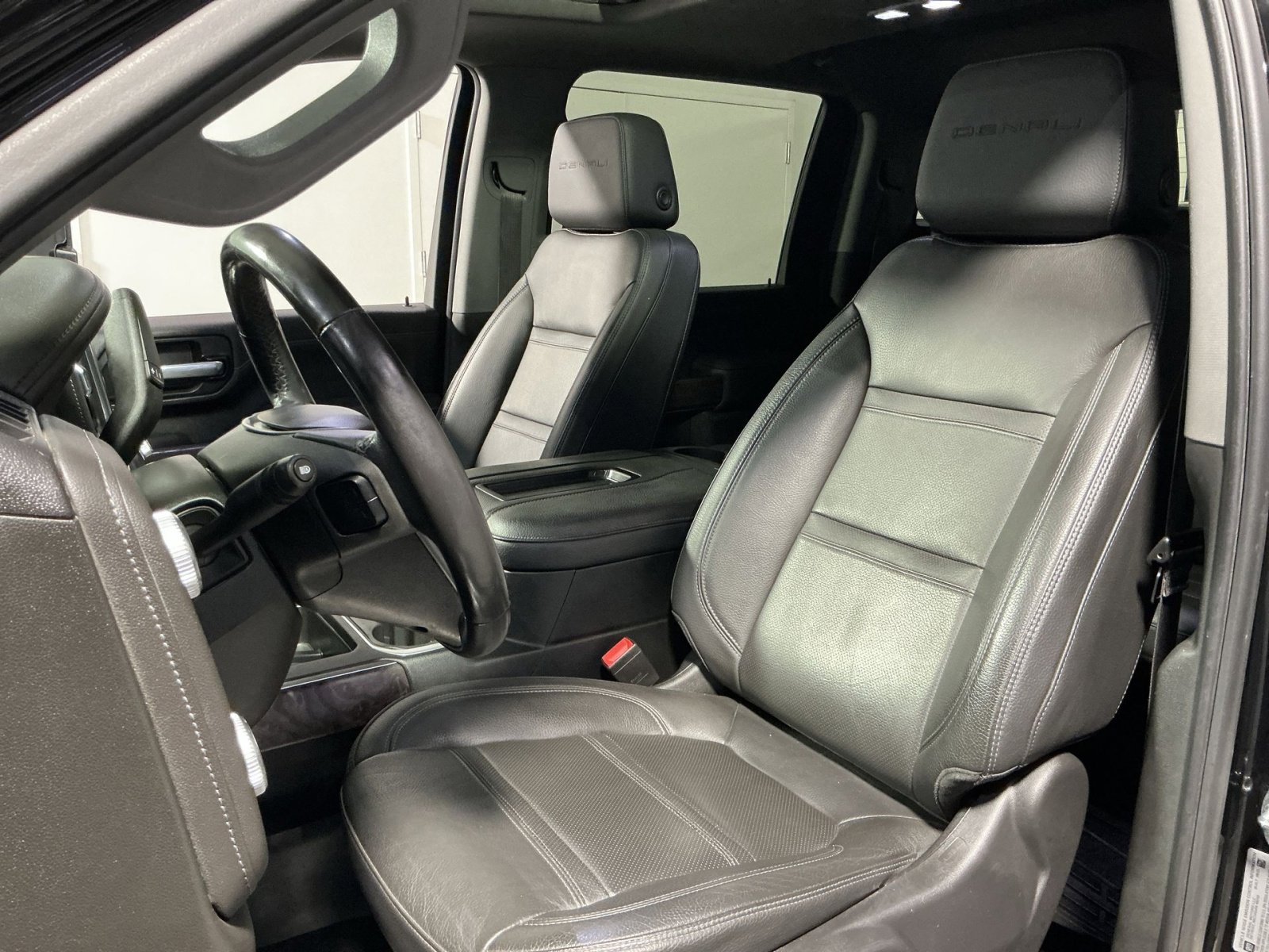 Used 2022 GMC Sierra 3500 Denali AWD/4WD image 14