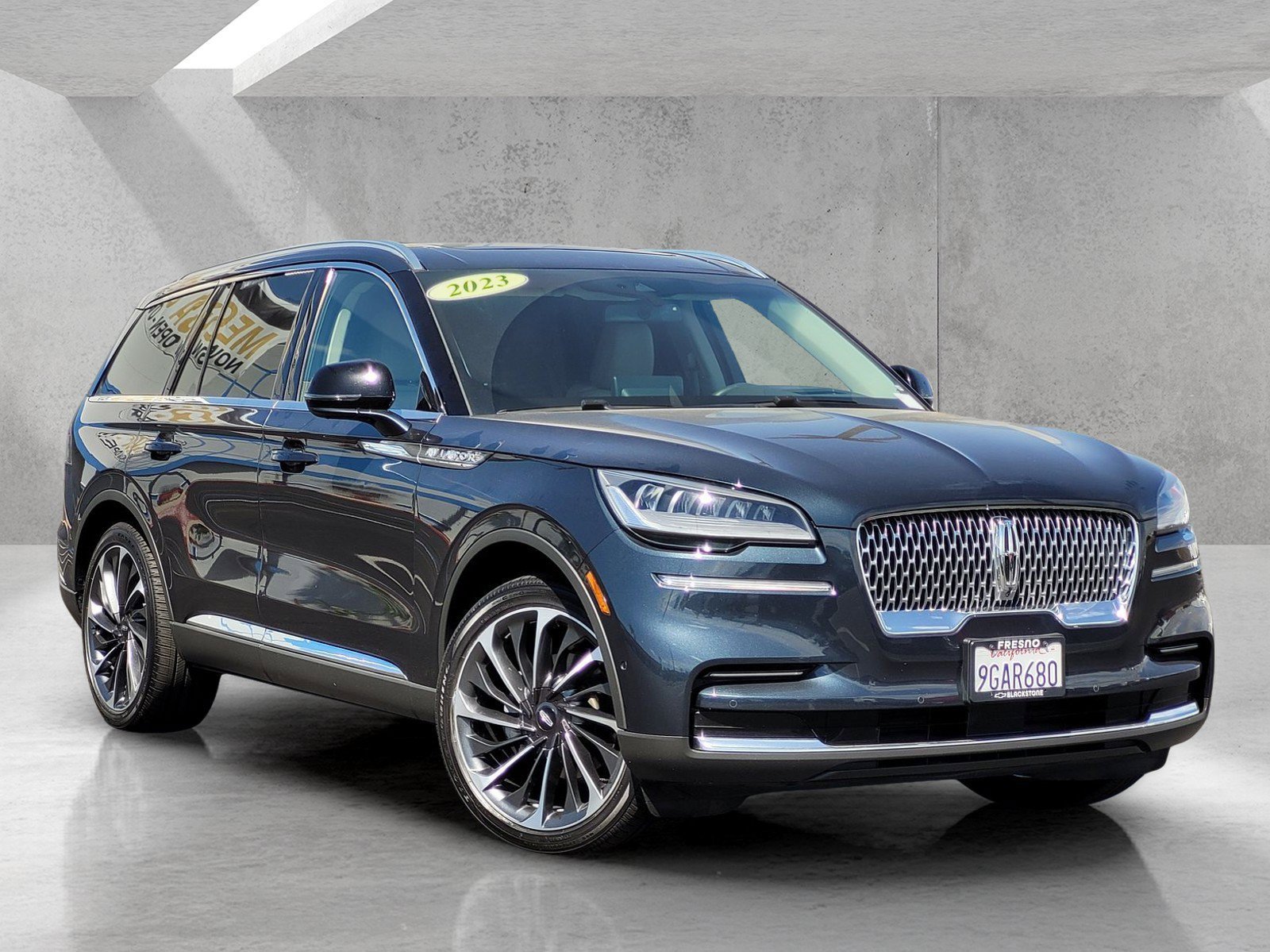 Used 2023 Lincoln Aviator Reserve w/ Equipment Group 201A RWD image 2