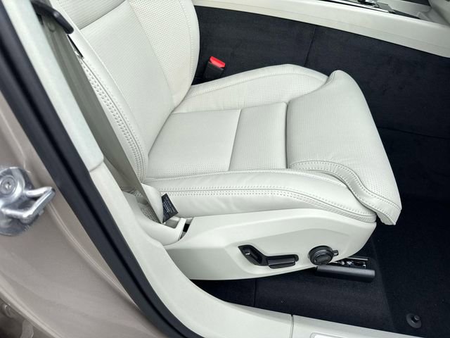 New 2026 Volvo XC60 B5 Ultra w/ Climate Package image 16