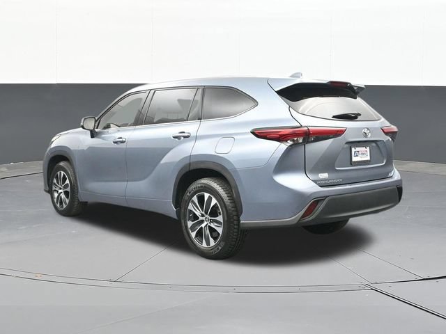 Used 2021 Toyota Highlander XLE FWD image 9