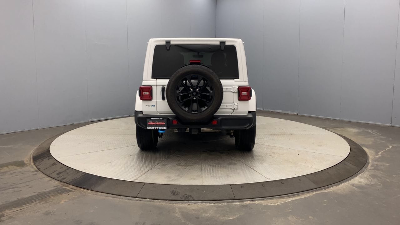 Used 2022 Jeep Wrangler Unlimited Sahara w/ Cold Weather Group AWD/4WD image 4