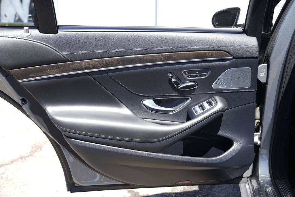 Used 2015 Mercedes-Benz S 550 Sedan image 31