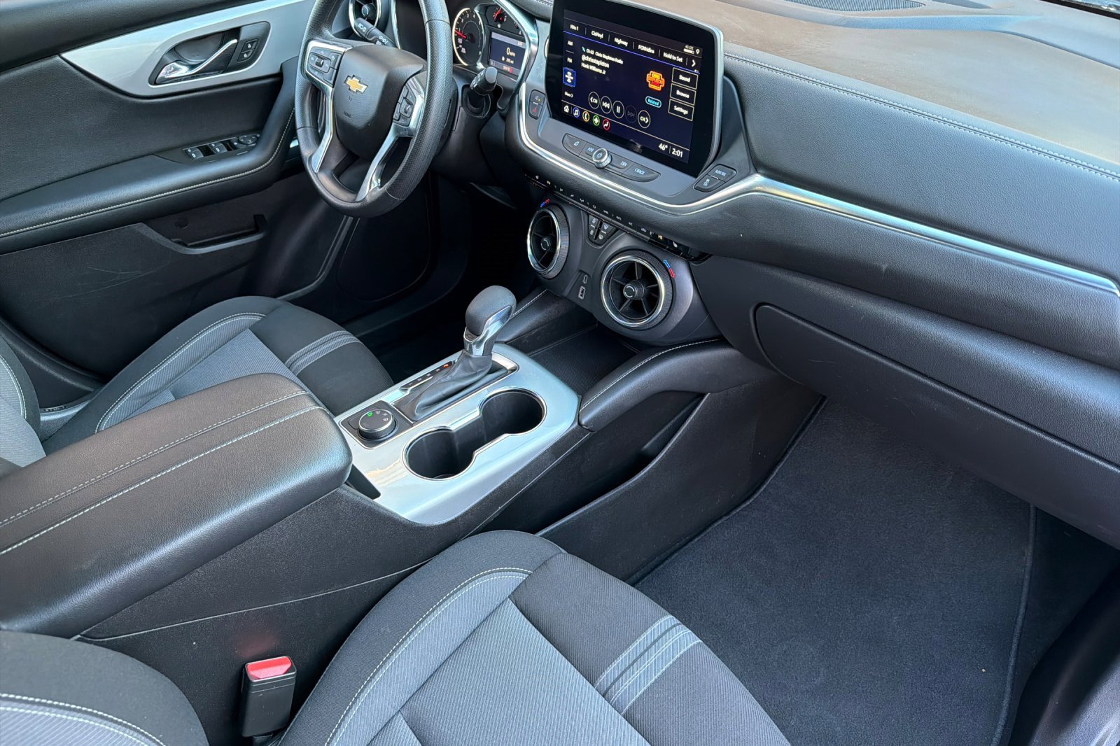 Used 2025 Chevrolet Blazer LT image 16